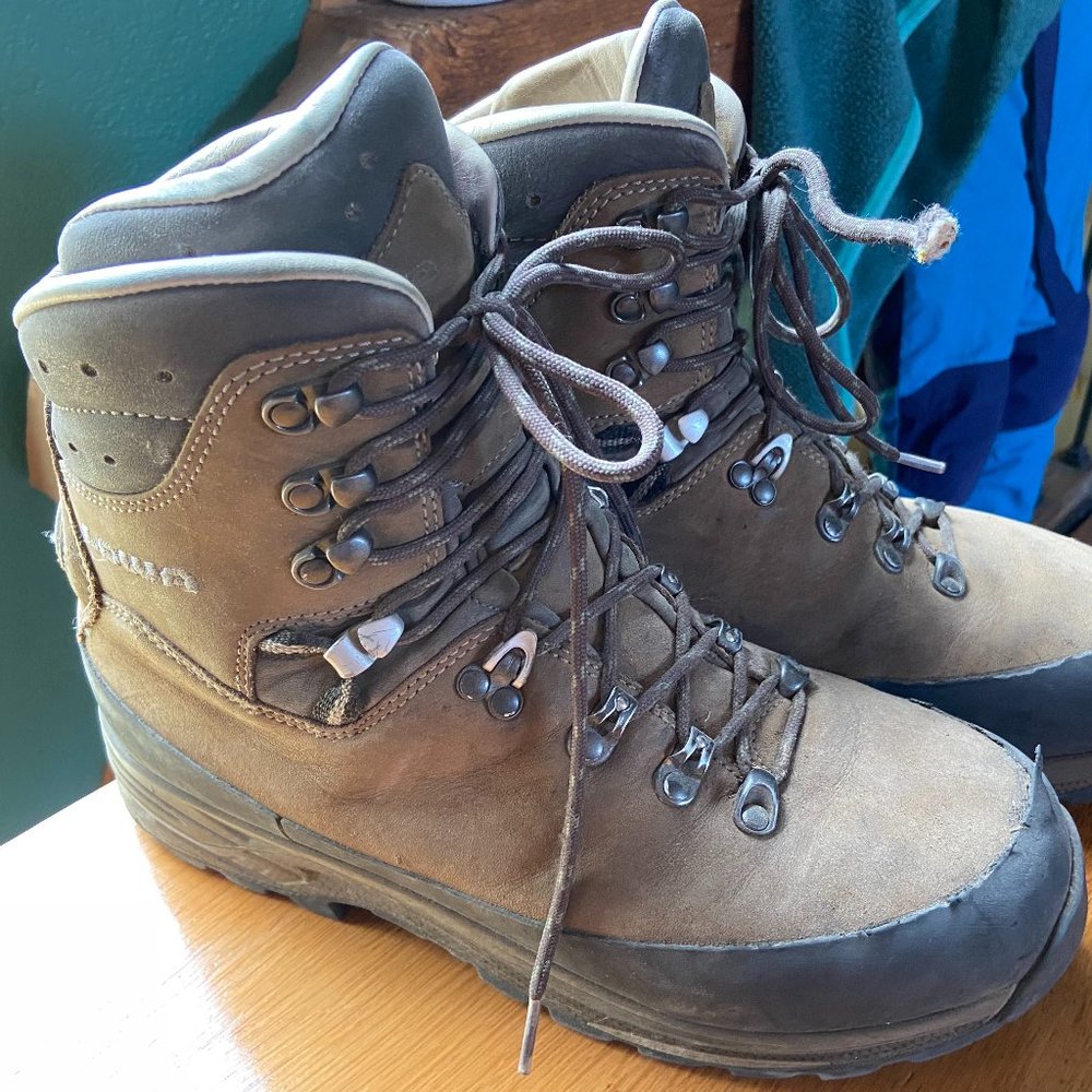 Men's Lowa Baffin Pro Hiking Boots US Size 9.5
